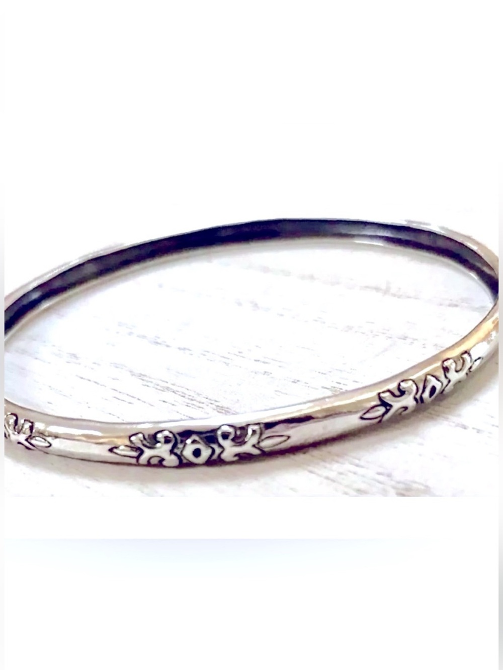 Silpada Vintage Sterling Silver Embossed with XOXO “Willow” Bangle Bracelet